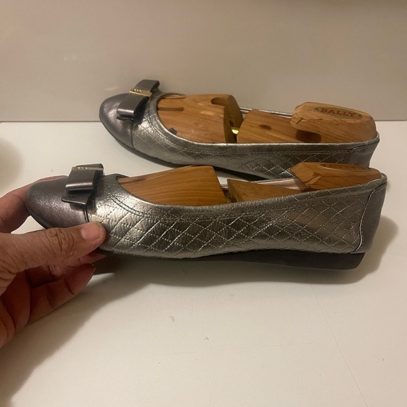 Cole Haan silver flat shoes with bow and logo on the front - Picture 4 of 9